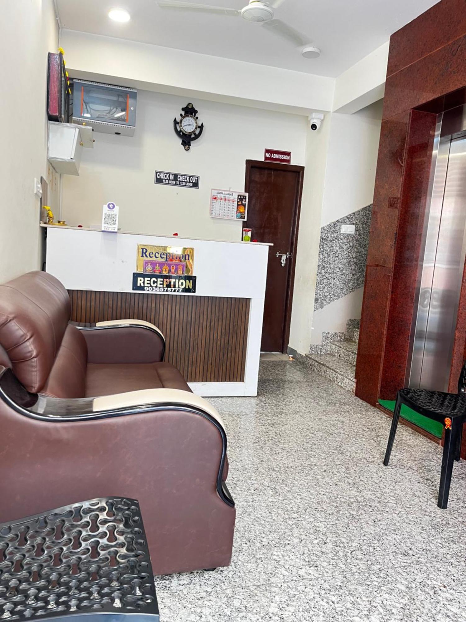 Hotel Raj Comfort Бангалор Екстериор снимка