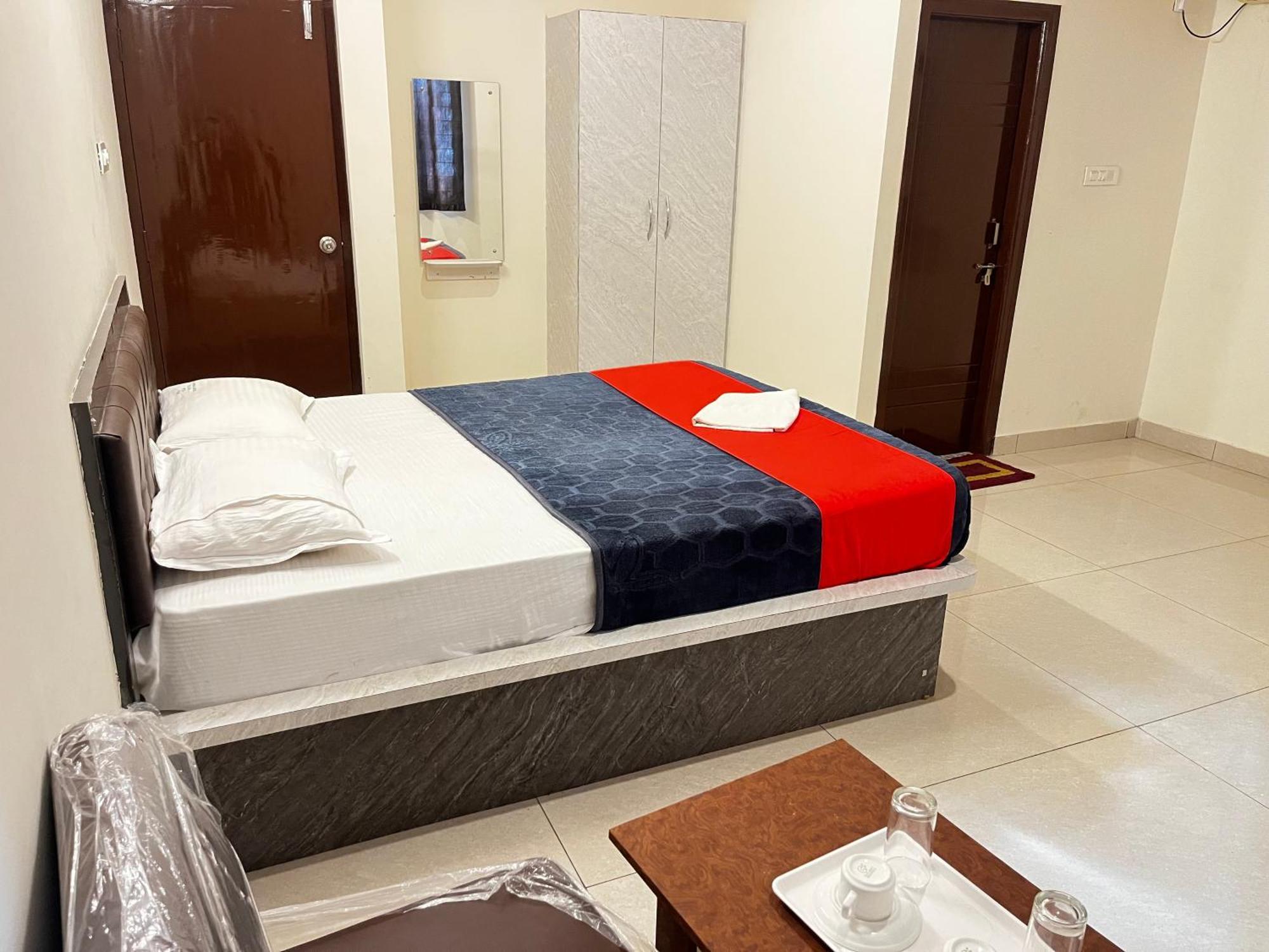 Hotel Raj Comfort Бангалор Екстериор снимка